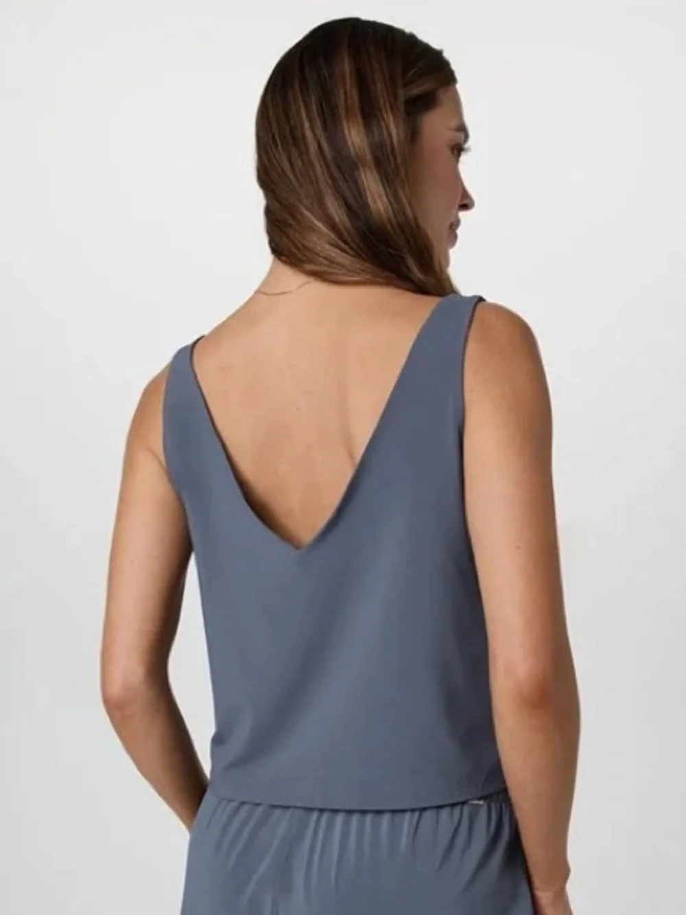 Vuori Women's Gray V-Neck Cropped Tank - Picture 3 of 5